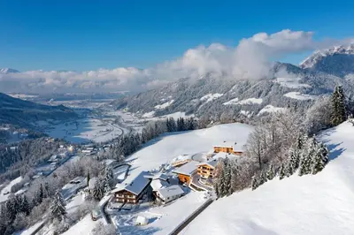Alpenchalets Oberlaiming im Winter