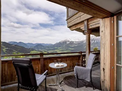 Ein allgemeiner Bergblick oder ein Berglick von der Ferienwohnung aus