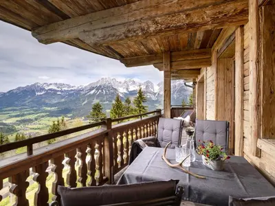 Ein allgemeiner Bergblick oder ein Berglick von der Ferienwohnung aus