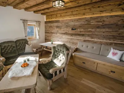 Ein Sitzbereich in der Unterkunft Chalet in Hollersbach near Kitzbühel Ski Lift