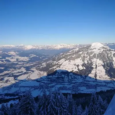 Ein allgemeiner Bergblick oder ein Berglick von der Ferienwohnung aus