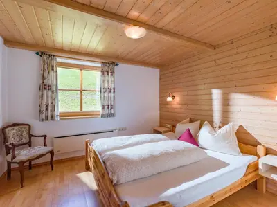 Ein Bett oder Betten in einem Zimmer der Unterkunft Flecklhütte