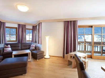 Ein Sitzbereich in der Unterkunft Chalet in Pinzgau near Wildkogel Arena