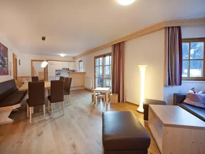 Ein Sitzbereich in der Unterkunft Chalet in Pinzgau near Wildkogel Arena