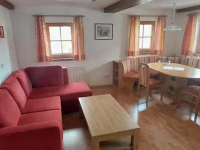 Ein Sitzbereich in der Unterkunft BIO Bauernhof GEISL