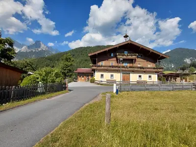 Ein allgemeiner Bergblick oder ein Berglick von der Ferienwohnung aus