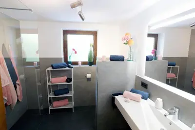 Ein Badezimmer in der Unterkunft HauserA Appartement