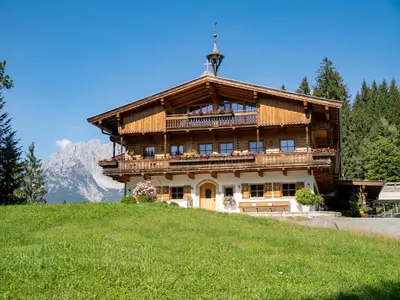 Ein allgemeiner Bergblick oder ein Berglick von der Ferienwohnung aus