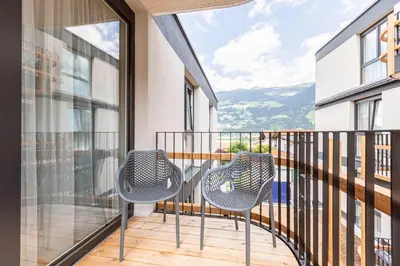 Ein allgemeiner Bergblick oder ein Berglick von des Aparthotels aus
