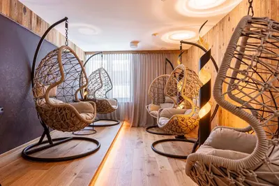 Ein Sitzbereich in der Unterkunft Zillertal Suites Fügen by ALPS RESORTS