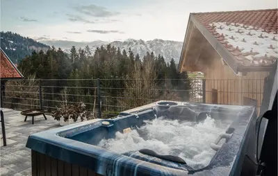 Ein allgemeiner Bergblick oder ein Berglick von der Ferienwohnung aus
