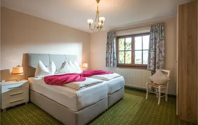 Ein Bett oder Betten in einem Zimmer der Unterkunft Traditionelles Ferienh Soell