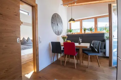 Ein Sitzbereich in der Unterkunft Ferienwohnung Kirchmair
