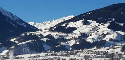 Ein allgemeiner Bergblick oder ein Berglick von der Ferienwohnung aus