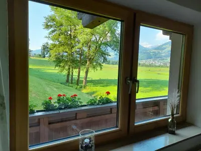 Ein allgemeiner Bergblick oder ein Berglick von der Ferienwohnung aus