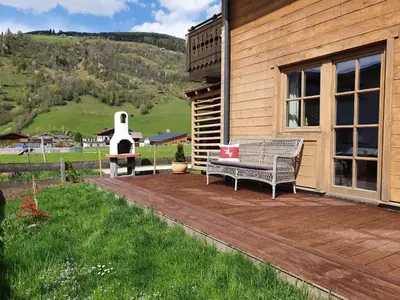 Ein allgemeiner Bergblick oder ein Berglick von des Ferienhauses aus