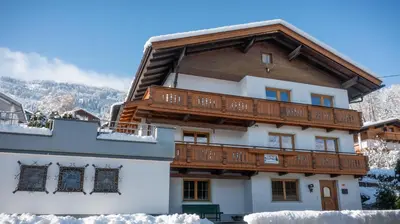 Ein allgemeiner Bergblick oder ein Berglick von der Ferienwohnung aus