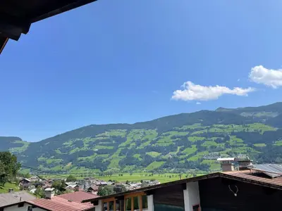 Ein allgemeiner Bergblick oder ein Berglick von der Ferienwohnung aus