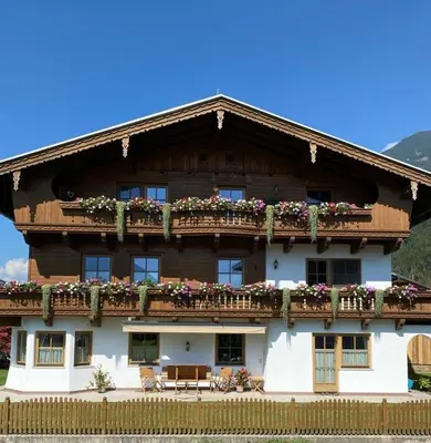 Ein allgemeiner Bergblick oder ein Berglick von der Ferienwohnung aus