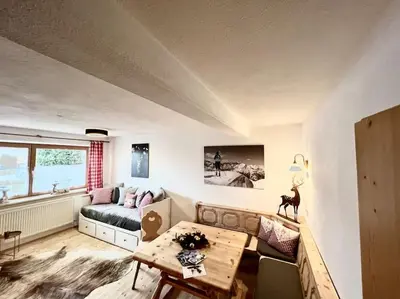 Ein Sitzbereich in der Unterkunft Ferienwohnung Steinbock Terrasse, Gartensauna, Garten, Grillplatz