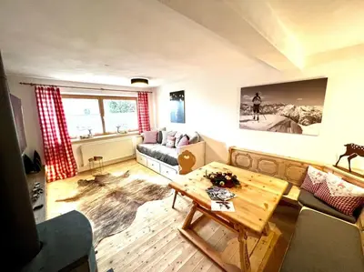 Ein Sitzbereich in der Unterkunft Ferienwohnung Steinbock Terrasse, Gartensauna, Garten, Grillplatz