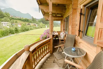 Ein allgemeiner Bergblick oder ein Berglick von der Ferienwohnung aus