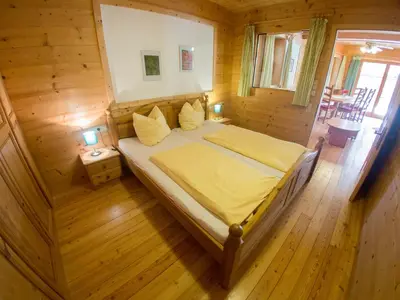 Ein Bett oder Betten in einem Zimmer der Unterkunft Appartementhaus Wildbachhof