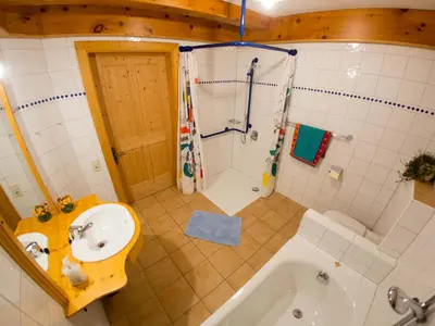 Ein Badezimmer in der Unterkunft Appartementhaus Wildbachhof
