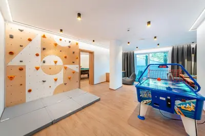 Eine Spielezimmer in der Unterkunft Das Lenz by Inncomer