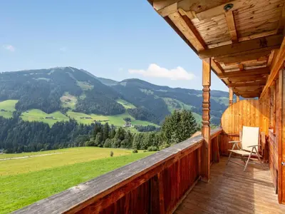 Ein allgemeiner Bergblick oder ein Berglick von der Ferienwohnung aus