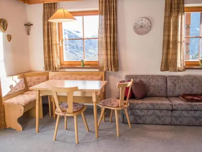 Ein Sitzbereich in der Unterkunft Apartment in Mittersill near KitzSki Lift
