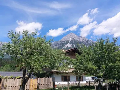 Ein allgemeiner Bergblick oder ein Berglick von der Ferienwohnung aus