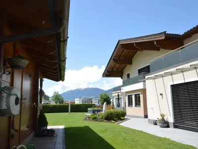 Ein allgemeiner Bergblick oder ein Berglick von der Ferienwohnung aus