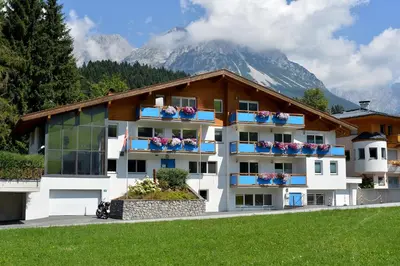 Ein allgemeiner Bergblick oder ein Berglick von der Ferienwohnung aus