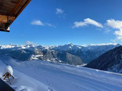 Ein allgemeiner Bergblick oder ein Berglick von der Ferienwohnung aus