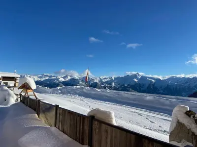 Ein allgemeiner Bergblick oder ein Berglick von der Ferienwohnung aus
