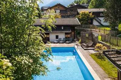 Der Swimmingpool an oder in der Nähe von NINA's Chalet - by AlpenLuxus Collection