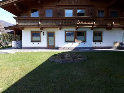 Ein Garten an der Unterkunft Ferienwohnung Stock