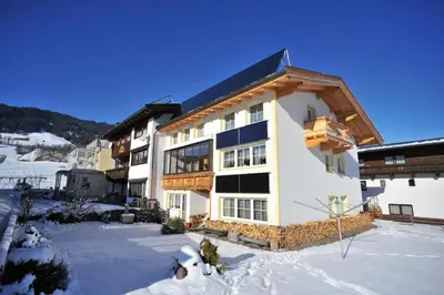 Ein allgemeiner Bergblick oder ein Berglick von der Ferienwohnung aus