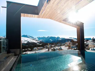 Ein allgemeiner Bergblick oder ein Berglick von des Chalets aus