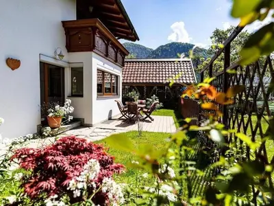 Ein Garten an der Unterkunft Chalet in Kundl near Ski Juwel
