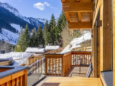 Ein allgemeiner Bergblick oder ein Berglick von des Chalets aus