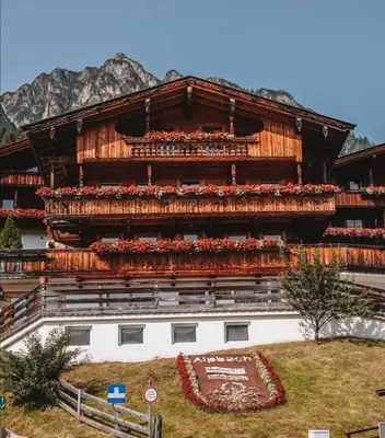Ein allgemeiner Bergblick oder ein Berglick von der Ferienwohnung aus