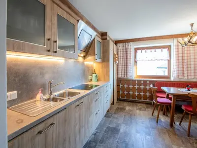 Küche/Küchenzeile in der Unterkunft Chalet in Fügen near Spieljoch Ski Lift