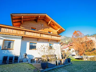 Das Gebäude in dem sich das Ferienhaus befindet
