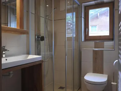 Ein Badezimmer in der Unterkunft Beautiful holiday home in a stunning location with sauna