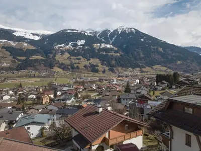 Ein allgemeiner Bergblick oder ein Berglick von des Ferienhauses aus