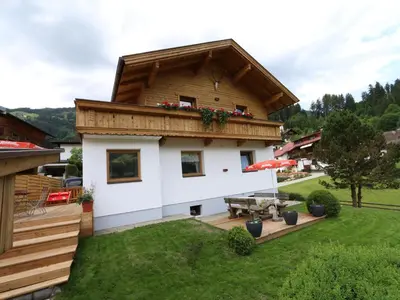 Ein Garten an der Unterkunft Beautiful holiday home in a stunning location with sauna