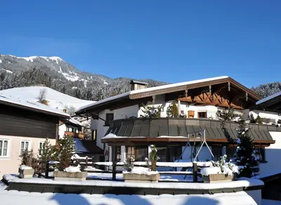 Ein allgemeiner Bergblick oder ein Berglick von der Ferienwohnung aus