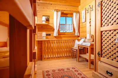 Ein Sitzbereich in der Unterkunft Magdalena Hütte